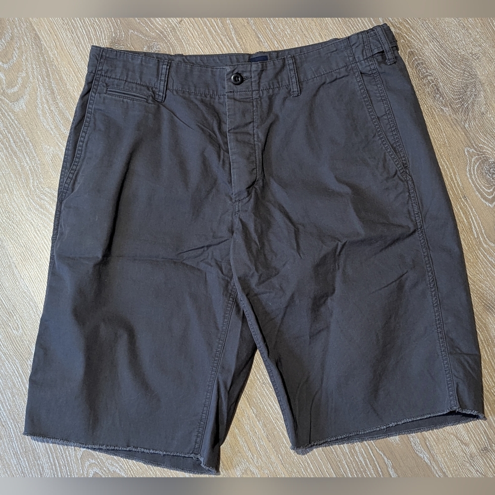 GAP Men's Dark Gray Flat Front Raw Hem Casual Chino Shorts Utility Minimalist